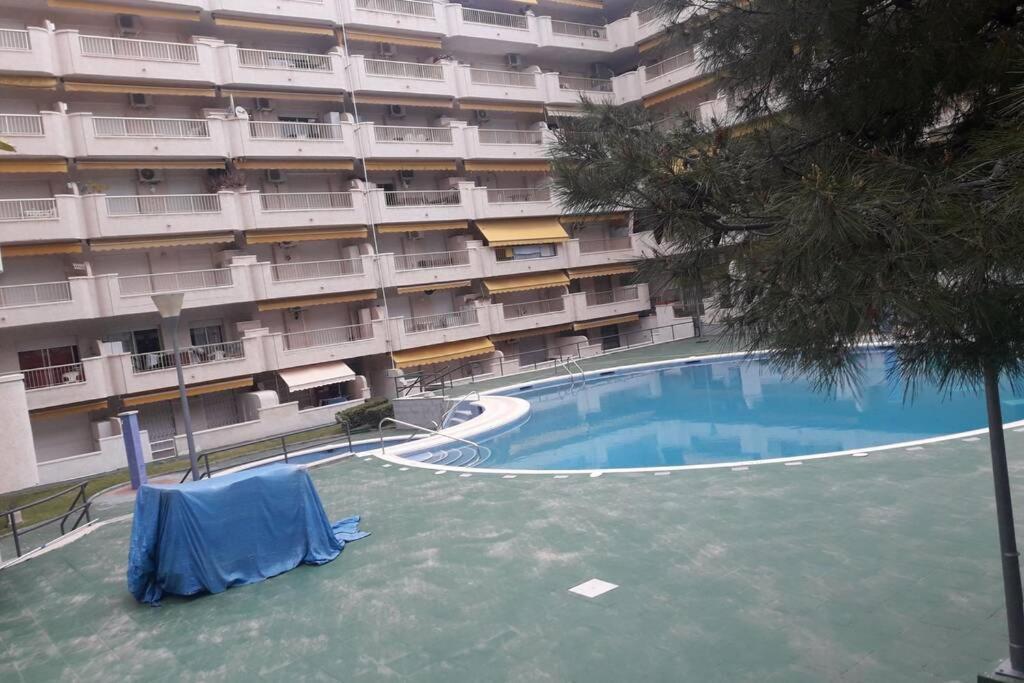Cozy Apartment With Parking ซาลอว์ ภายนอก รูปภาพ