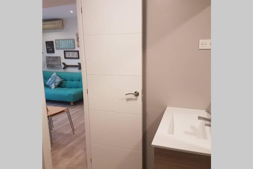 Cozy Apartment With Parking ซาลอว์ ภายนอก รูปภาพ